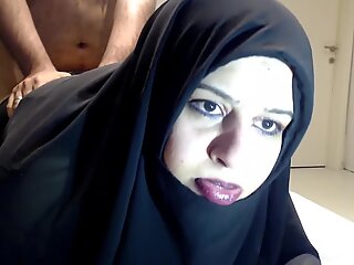 Fat muslim woman fucks at home